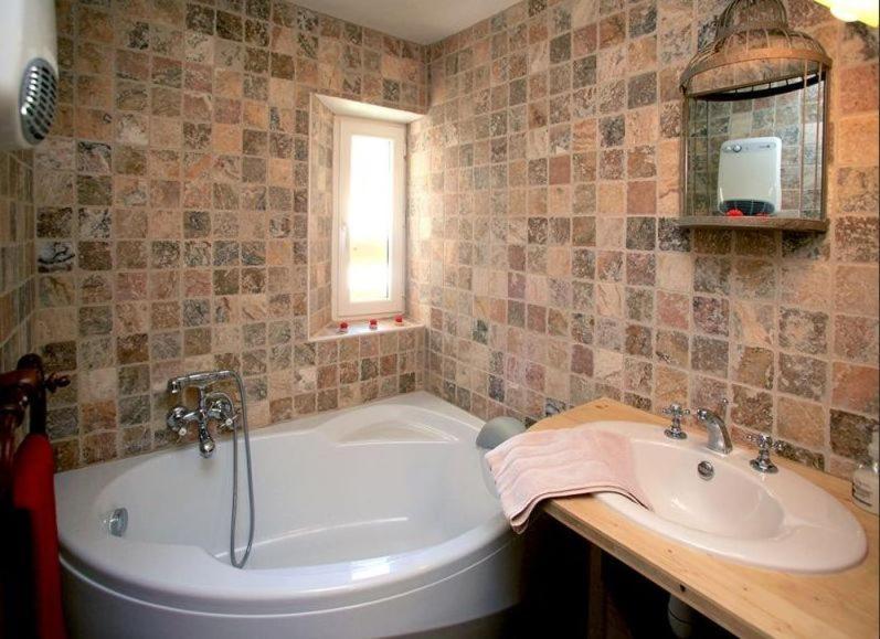 Le Gite Des Faucons Room photo